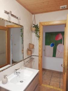 Kúpeľňa v ubytovaní La buganvilla de Juana y Antonio + 12 fotografií