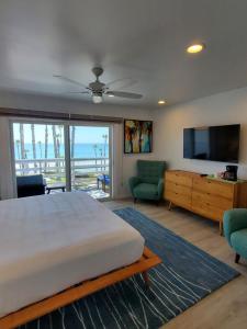 a bedroom with a bed and a flat screen tv at Sea Horse Resort in San Clemente