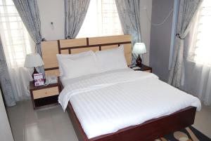 Ein Bett oder Betten in einem Zimmer der Unterkunft Koraf Hotels