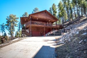 Afbeelding uit fotogalerij van Ain't No Better View, 3 Bedrooms, Sleeps 8, Jetted Tub, Pool Table, Hot Tub in Ruidoso