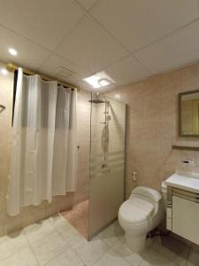 a bathroom with a toilet and a shower and a sink at Saryet Al Hamra Hotel Apartments in Jeddah