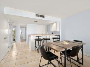 a kitchen and dining room with a table and chairs at Surf Villa 626, 1 Bedroom, Beach Front, WiFi, Sleeps 4 in Ponte Vedra