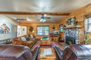 Canyon View, 2 Bedrooms, Hot Tub, Deck, Sleeps 4
