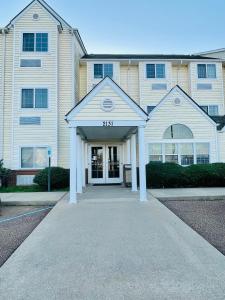 a large white building with a driveway in front of it at WELCOME INN & SUITES in Tunica Resorts