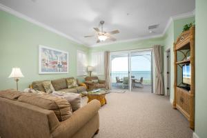 Χώρος καθιστικού στο 831 Cinnamon Beach