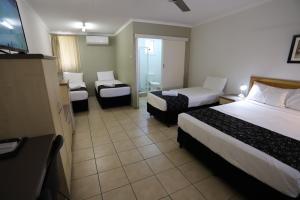 Postel nebo postele na pokoji v ubytování Tropic Coast Motel