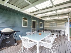 Photo de la galerie de l'établissement Hayes Beach House I Award Winner I 4 Mins to Beach, à Callala Beach