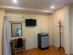 TV a/nebo společenská místnost v ubytování โรงแรมแอมไอม่อน - Am Amoonds Hotel