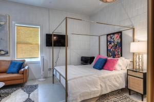 Gallery image of The Oleander Hotel Room 10 in Galveston