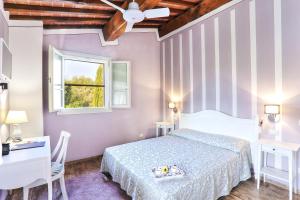 a bedroom with a bed and a window at Wonderful Family Suite in Tuscany near Pisa and Florence - Two Bedrooms 4 pl in Molino del Roglio +40 photos