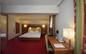 Postel nebo postele na pokoji v ubytování Hotel Goldener Löwe