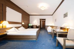 Postel nebo postele na pokoji v ubytování Hotel Goldener Löwe