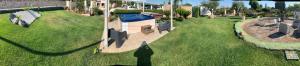 Vista sulla piscina di B&B Villa Grassi o su una piscina nei dintorni