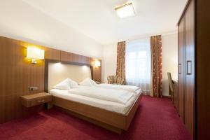 Postel nebo postele na pokoji v ubytování Hotel Goldener Löwe