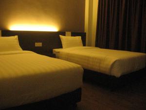 Postel nebo postele na pokoji v ubytování 707 Hotel (Cheng Ho ) Melaka