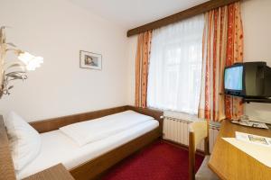 Postel nebo postele na pokoji v ubytování Hotel Goldener Löwe