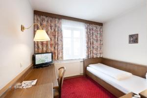 Postel nebo postele na pokoji v ubytování Hotel Goldener Löwe