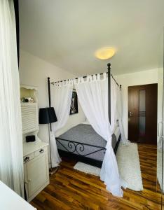 Postel nebo postele na pokoji v ubytování Little Cute Homey Apartman + 21 fotografií