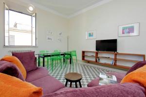 TV a/nebo společenská místnost v ubytování Parioli Bellissimo 2br Con Terrazzo by Halldis