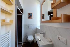 Koupelna v ubytování Parioli Bellissimo 2br Con Terrazzo by Halldis