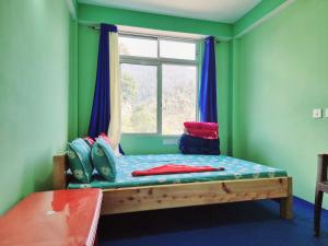 a small room with a bed with a window at Neoravalley Homestay, Lava in Rishop
