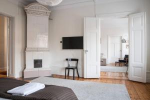 a bedroom with a bed and a fireplace and a tv at Exclusive and light 3 room appartment in SoFo 97sqm in Stockholm