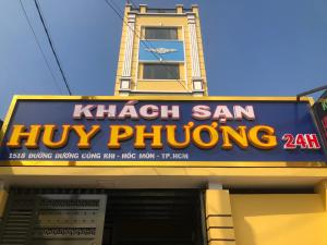Khách sạn Huy Phương في مدينة هوشي منه: علامة على huich san hyu phyu anime