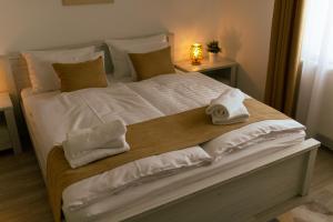 A bed or beds in a room at Munkácsy Villa - Szekszárd