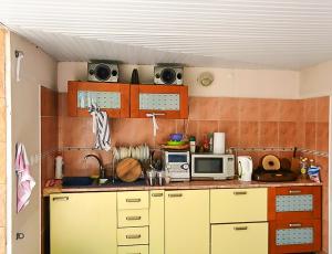 Кухня или мини-кухня в Гостевой Дом Тонкий Мыс
