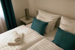 A bed or beds in a room at Munkácsy Villa - Szekszárd
