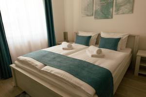 A bed or beds in a room at Munkácsy Villa - Szekszárd