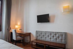 A television and/or entertainment centre at Il Salotto Di Firenze
