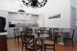 a kitchen and dining room with tables and chairs at Il Salotto Di Firenze in Florence