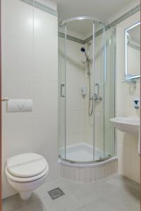 Ένα μπάνιο στο Hotel Pax