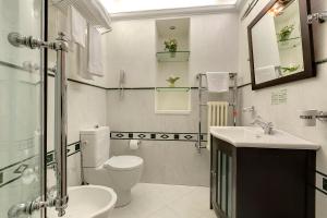 A bathroom at Il Salotto Di Firenze