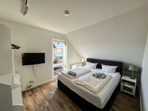 Ένα ή περισσότερα κρεβάτια σε δωμάτιο στο Kapitaenshaus-Lassen-Zimmer-Columbus-Suite