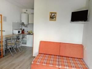 A kitchen or kitchenette at Kiad-lak apartmanok - SZÉP kártya elfogadó