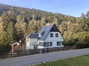 Afbeelding uit fotogalerij van Ferienhaus Rosemarie Erlbach Vogtland in Erlbach