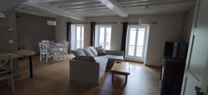 Posezení v ubytování Au calme au coeur de Bayeux