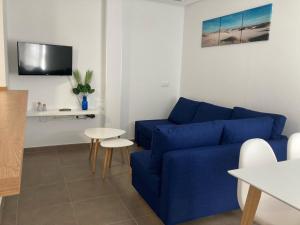 Televízia a/alebo spoločenská miestnosť v ubytovaní Apartamento Río Iro
