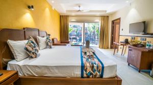 Postel nebo postele na pokoji v ubytování Hotel Sonar Bangla Tarapith
