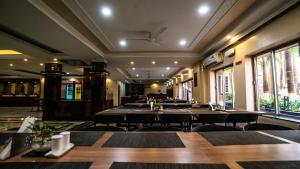 Restaurace v ubytování Hotel Sonar Bangla Tarapith
