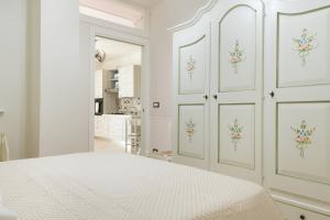 Posteľ alebo postele v izbe v ubytovaní Appartamento Gardenia in Villa Mariella + 37 fotografií