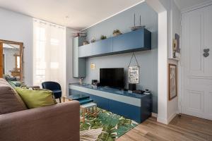 a living room with a couch and a tv at Classbnb - 2 comfortable apartments in Monte Carlo in Beausoleil