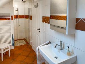 Koupelna v ubytování Holiday Home Witten by Interhome
