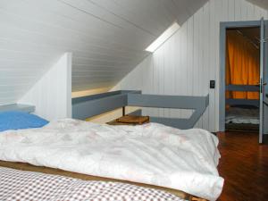 Postel nebo postele na pokoji v ubytování Holiday Home Bosco-TICINO TICKET Inklusive!-7 by Interhome