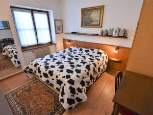 Un pat sau paturi într-o cameră la Villa Villa Lucia by Interhome