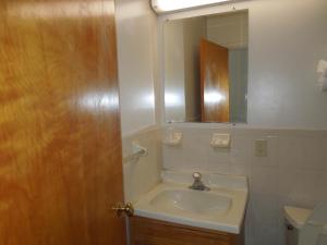 a bathroom with a sink and a mirror at Lees Motel in Edison
