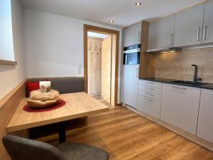 Kuchyň nebo kuchyňský kout v ubytování Apartment Neuner-3 by Interhome + 22 fotografií