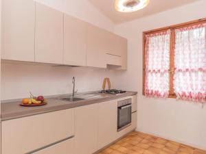 Kuchyňa alebo kuchynka v ubytovaní Holiday Home Villa Monte Nai - REI420 by Interhome + 21 fotografií